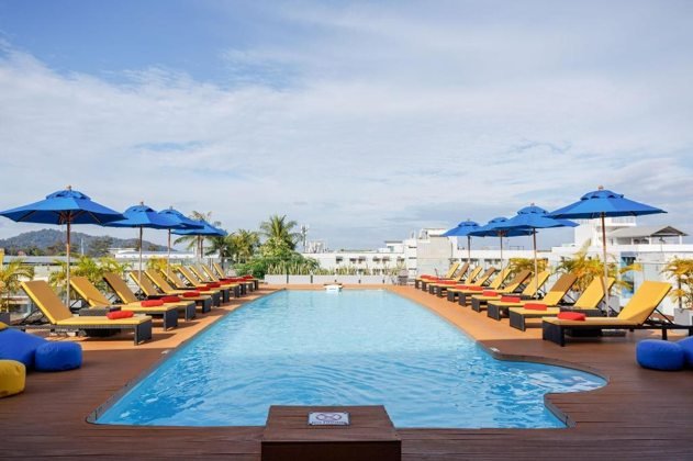 Days Inn by Wyndham Patong Beach Phuket：室外泳池
