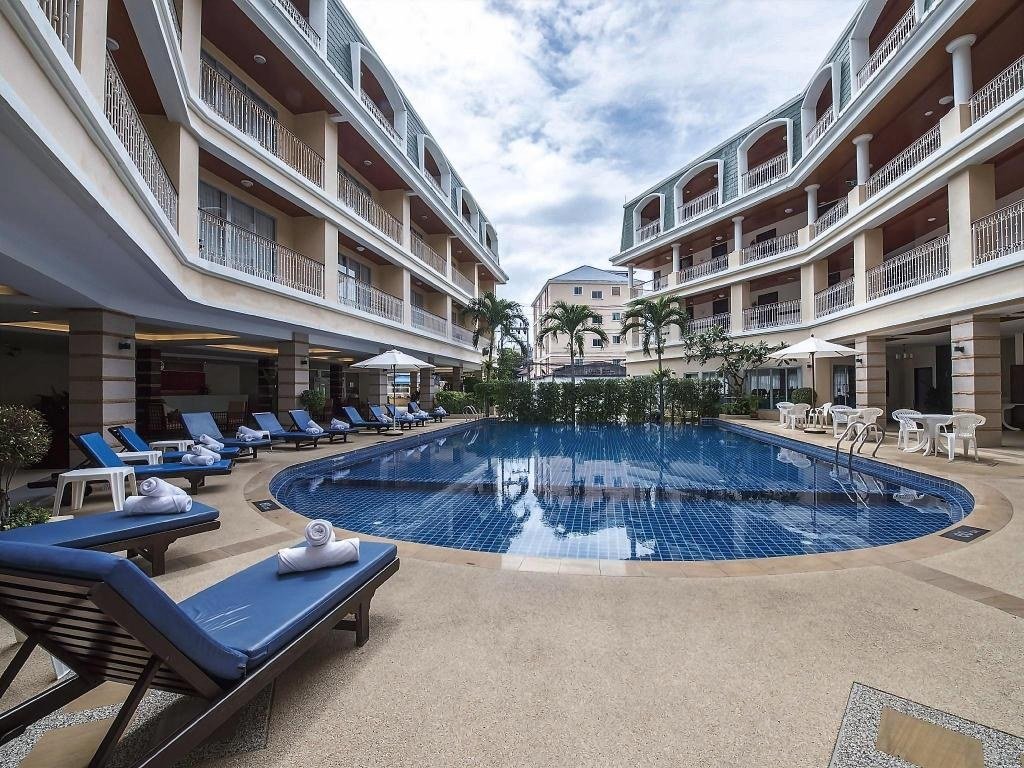 Kalim Resort：室外泳池