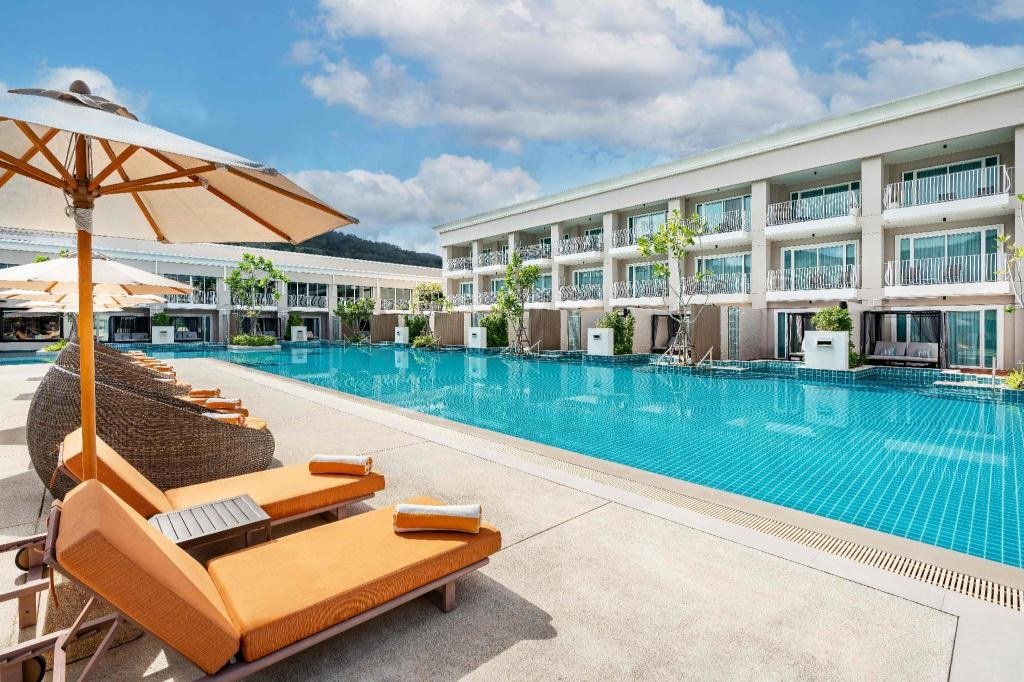M Social Hotel Phuket:室外泳池