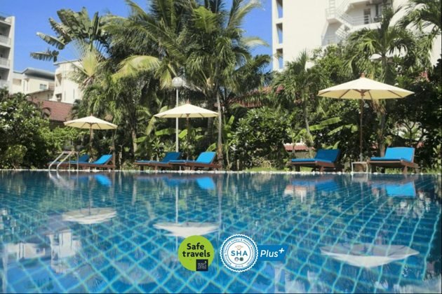 Patong Palace Hotel：室外泳池