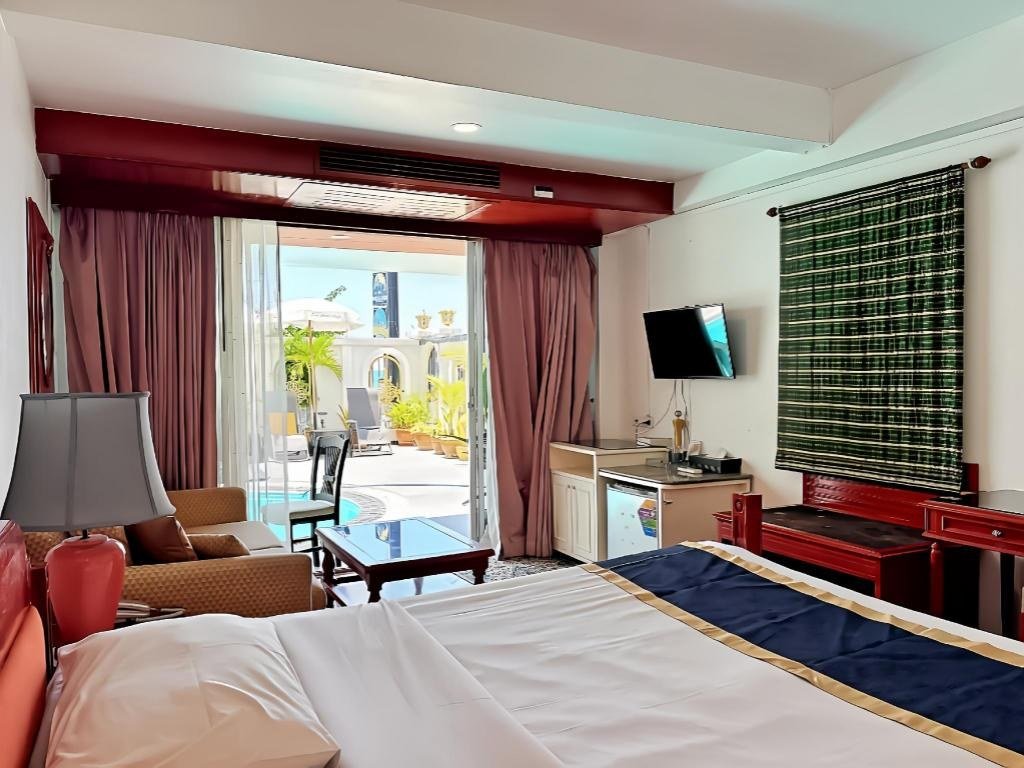Orchid Hotel and Spa Kalim Bay：豪华双人或双床泳池直达房内景