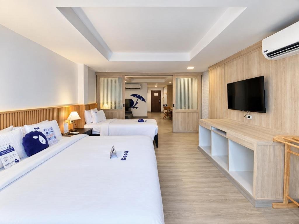 Kokotel Phuket Patong:豪华家庭房卧室